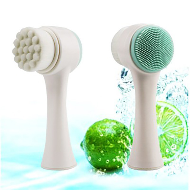 Cleansing brush to clean deep pores on the face